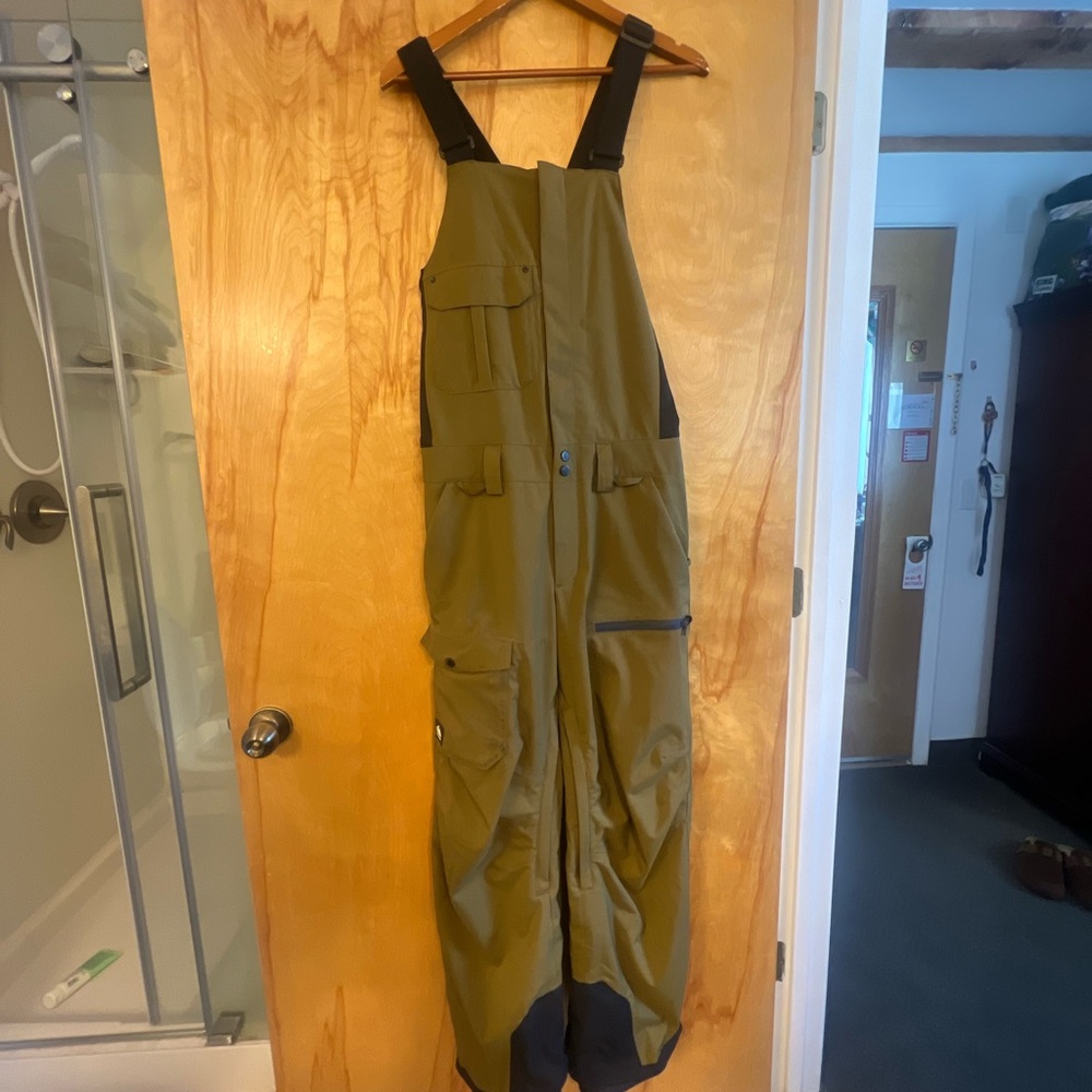 Quicksilver Men’s XS ski snowboard bibs